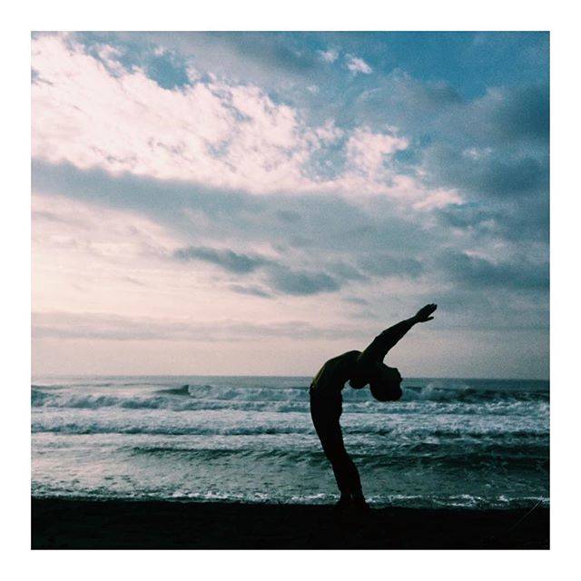 いづみとよが on Instagram: “...曇りも曇りで幻想的波が高くて浄化された...#ヨガ #ヨガインストラクター #ヨガポーズ #湘南 #海 #ヨガ好きな人と繋がりたい #いいね返し” (24240)