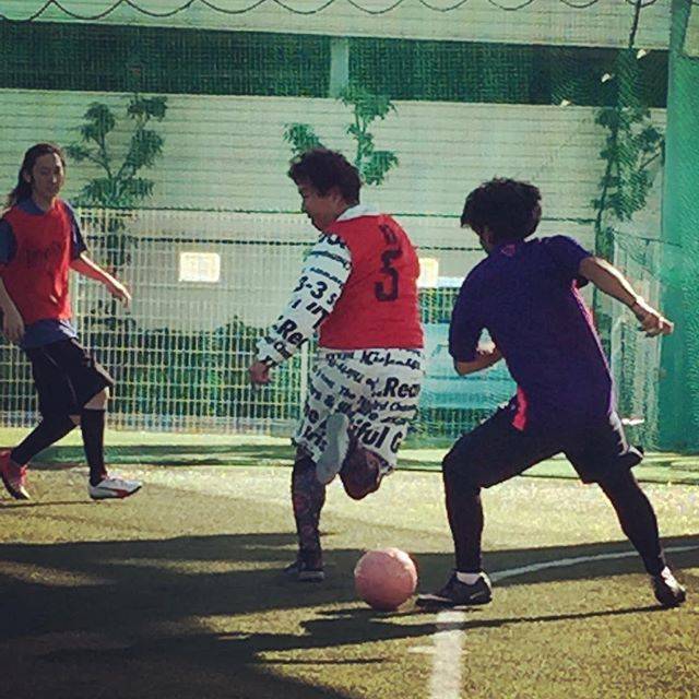 Shintario Kuramoto on Instagram: “月イチ化してしまっているフットサルでの１枚を撮りおろしてもらいました。ヒールキックからのパスでしたが、身体のキレがなく課題山積です。ゆっくりと楽しめるミックスチームに入りたいなぁ。#フットサル #ヒールキック #パス  #fcrb #nike” (24987)