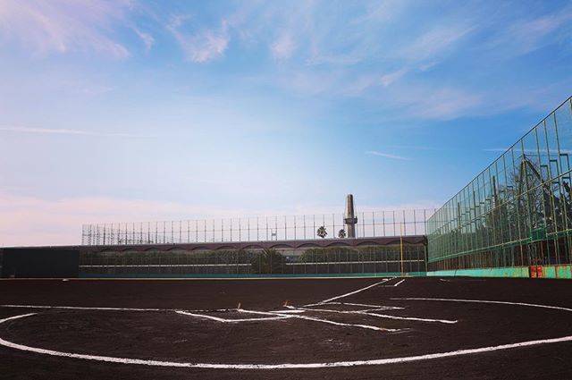 clucluland on Instagram: “#20180218 昼から風が止み、結構ぽかぽかした気持ちのよい日曜でした♪ □ 整備したての野球場をローアングルから(^o^) □ #japan #baseball #hamakoushien #blue #sky #clouds #whiteline #fine…” (25209)