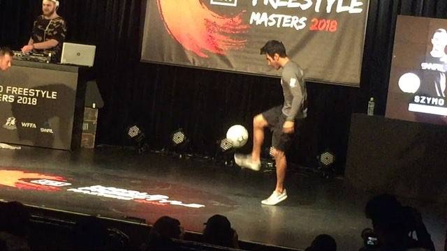 @hachifreestyle on Instagram: “初めて生で見るA3のコンボヤバ過ぎたwww ‪ @ricardochahini  #freestylefootball #リフティング #サッカー #42歳 #freestyle #footballfreestyle #soccer #streetsoccer…” (25641)