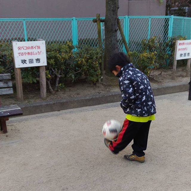 Yuichi Nakata on Instagram: “寒いです…#朝練#自主練#リフティング#継続は力なり #寒い#ルーティーン#ジュニアサッカー#サッカー少年#レフティー#背番号2#小学校二年生#U8” (25653)
