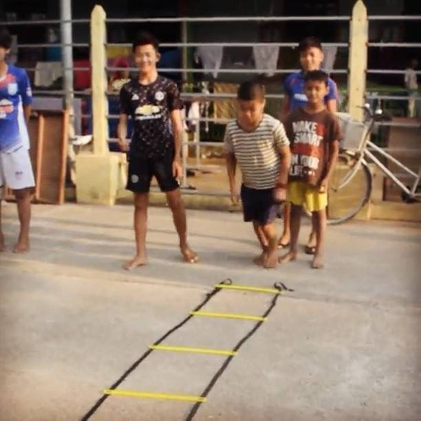 Dream Train on Instagram: “. ?忍者特訓? . ...ではなく、サッカースキルアップのためのトレーニングです? . 日本より、たくさんのボールやサッカーに関する本・DVDなどをお送りいただきました(^^) 試験が終わったら研究と鍛錬に励みたいと思います⚽️✨ . #感謝 #サッカー少年 #忍者 ??…” (25764)