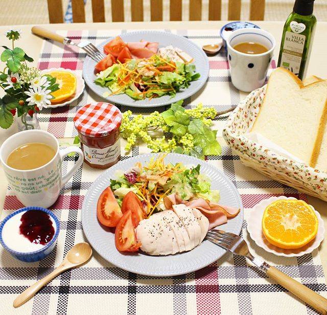 Delicious food diary、 美味しい物日記 on Instagram: “おはようございます☀?❗ 本日の朝ごはんです☕?? ? 蒸し鶏にトリュフ塩をパラパラかけて頂きました??? トリュフの芳醇な薫りが鶏肉の臭みをかき消してくれて、とても合います? ? #hajime6400 #delicious #japanesefood #料理…” (26015)