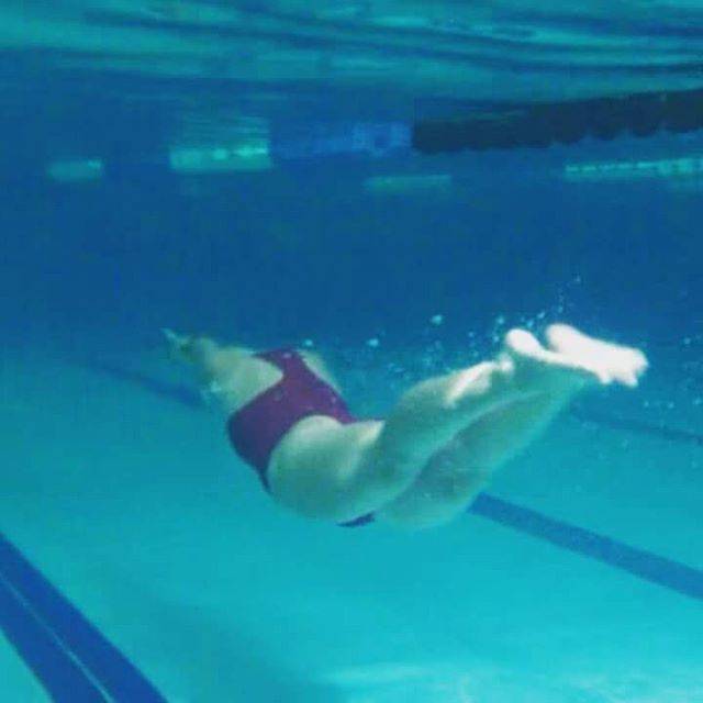 Thaís VargasさんはInstagramを利用しています:「Voando ? #natação #swimming  #dolphinkick #flying #voando」 (26974)