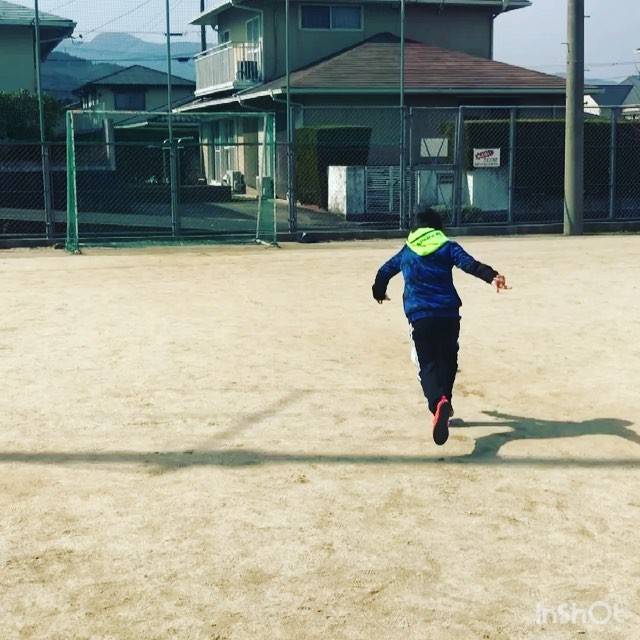 力武 竜二 on Instagram: “今までのこの3年間。 ひたすらインサイドキックをやってきた。 1番多用するであろうこのキック。 簡単そうに見えて、実は凄く奥が深く 使いこなすのが難しい。 . 例えるなら、ゴルフの全クラブの役割を 一本のインサイドキックのみで使い分ける事。 . お陰でボールコントロールは…” (27382)