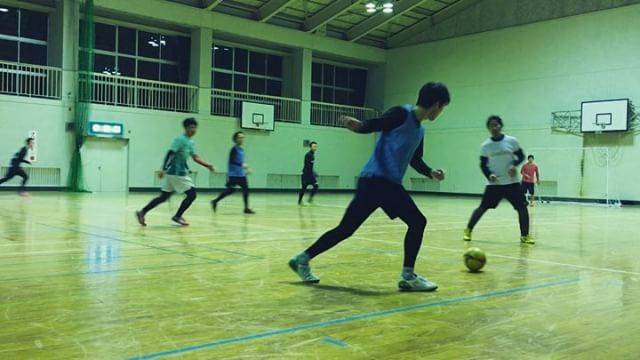 Onomichi ぶるず on Instagram: “パス→トラップ→シュートと良い流れからのゴール⚽️ そのあと相手も同じ流れを試みてる‼︎ のかたまたまか? ・ こういうのが決まると余韻に浸りたいので ゲームから外れたくなるのは自分だけかな?笑 ・ ロングverはFacebookにて☝️ ・ #フットサル #futsal…” (27627)