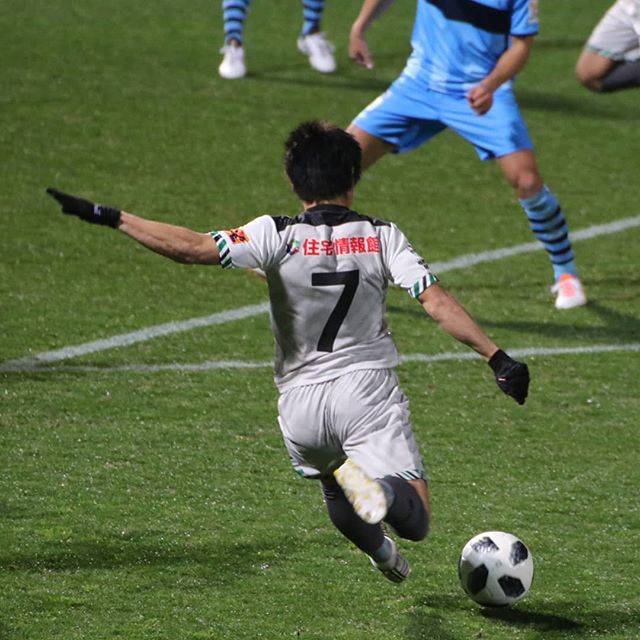 あもあもだいち on Instagram: “北井佑季が先制ゴールを決めた、シュートを打つ瞬間。#j3 #開幕戦 #sc相模原 #北井佑季 #yscc横浜 #先制ゴール #シュート #瞬間 #町田ゼルビア #松本山雅 #カターレ富山 #宙に浮く #飛んでる” (27628)