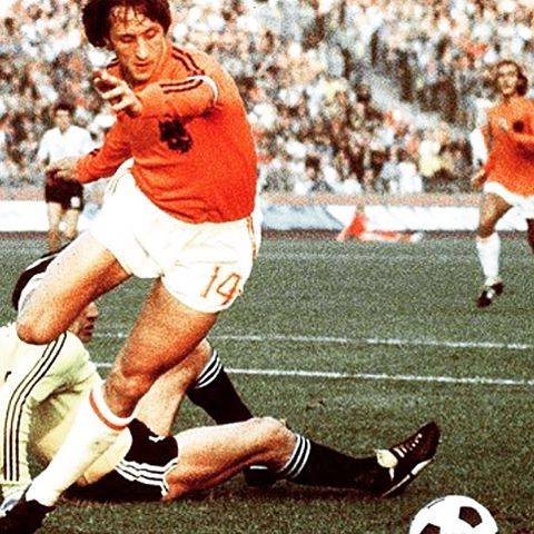 Daisuke Takamatsu on Instagram: “次なるピッチでも華麗なプレーを#hendrikjohannescruijff #johancruijff #football #soccer #クライフターン” (27931)