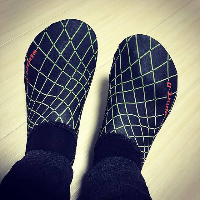 Rayna Enomoto／榎本玲奈 on Instagram: “演劇のお稽古など用にヨガシューズ？ジムシューズ？的なものを通販で買ってみたのですが、この模様が白だと思ってたら緑で思ってたんと違う・・・? そんな気はしてたけどめっちゃスパイダーやし? どうせやったら真っ白ラインでスパイダー感に徹してほしかった?? ・ #ジムシューズ…” (30222)