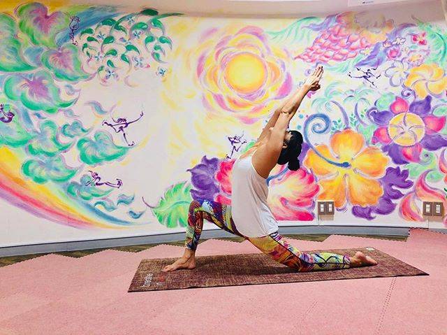 Maulea Yoga Studio on Instagram: “マウレアのレッスン内容を、今日から少しずつご紹介していきたいと思います? . . ハリウッドヨガ 毎週土曜日 15:30-16:45 インストラクター Rin . ハリウッドヨガとは、テンポの良い音楽に合わせて動くフィットネス感覚も楽しめるヨガです?‍♀️✨…” (30224)