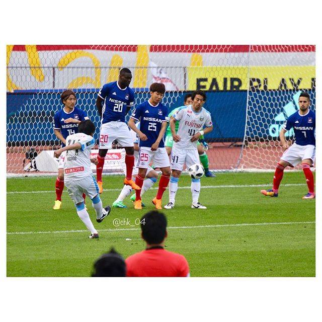 c h a k iさんはInstagramを利用しています:「. ・ 2018/04/08 J1リーグ第6節 川崎×横浜FM ・ FK⚽️ ・ #川崎フロンターレ #フロンターレ #frontale #中村憲剛 #14 #家長昭博 #41 #横浜fマリノス #ユンイルロク #オリヴィエブマル #天野純 #ウーゴヴィエイラ #FK…」 (31616)