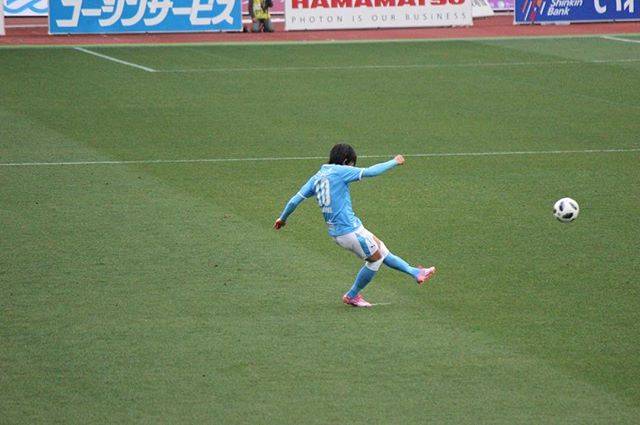 れおさんはInstagramを利用しています:「......俊さんの華麗なフリーキック⚽✨✨毎回毎回見る度に思う✊??#ジュビロ磐田 #jubilo #中村俊輔 #10 #FK #フリーキック #いいね返し #無断転載保存禁止」 (31627)