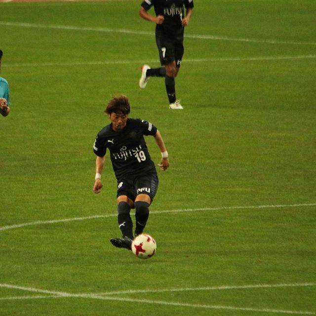海豚日和 on Instagram: “スルーパス。  流れを変える大事な役割。 しかも憲剛さんとの交代。  大変だと思いますが、期待しておりますよ(*^^*) #森谷賢太郎 #スルーパス #J撮り  #kawasaki  #frontale  #川崎フロンターレ  #kawasakifrontale…” (32851)