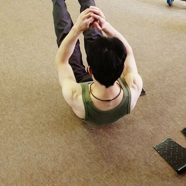 三好キカイさんはInstagramを利用しています:「V字腹筋！！最近は腹筋地獄です！#三好男子 #三好キカイ #KKK部#筋トレ #筋肉 #腹筋 #腹筋地獄#V字腹筋」 (35406)