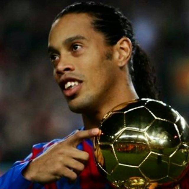 Giuseppe  Meazza on Instagram: “#未だに話題になる#一番魅せる#ゴール・バーのリフティング#2006CWCハマスタ#中華街肉まんデカ！#エラシコ#ヨーロッパ・チャンピオンズ・リーグ#Cロナより上手い#セレソン#カントナ誉める#ロナウジーニョ#小さなロナウド#バルセロナ#グレミオ#フットサル” (35462)