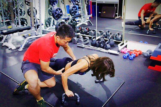 有賀純也@パーソナルトレーナーさんはInstagramを利用しています:「・ 「下ろす動作も大切」 ・ トレーニングするにおいて微細な損傷が起きやすい場面があります。 ・ それはウエイトを下ろす局面です。 ・ トレーニング初心者の場合、あげる事の意識はあっても、下ろす事の意識が足りていないところがあります。 ・…」 (35651)