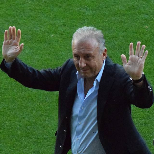 minoru?⚪️? on Instagram: “#legendmatch #九州レジェンズvsユベントスレジェンズ#ザッケローニ” (39900)