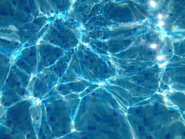 Paola CarraroさんはInstagramを利用しています:「#water #light #swimmingpool #texture #lightgame #nofilter #sparkling #transparency #rangeofblue #instasummer #instacolors」 (43557)