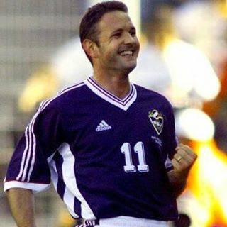 ⚽Classic Football Pics⚽ on Instagram: “#SinišaMihajlović #Yugoslavia #freekickارسالی(گروه) از:??@mohammad.tbz.68 لینک گروه در #بیو پیج✌” (44149)