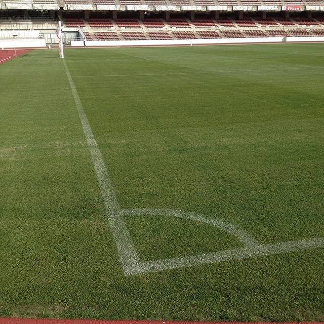 Masataka0909 on Instagram: “コーナーキックを蹴りたくなる♫ レッズの選手より上手にね(^_-) 芝生を見て触れて立って、萌える癒されるのはこういうときだけだろうと思う。…” (44329)