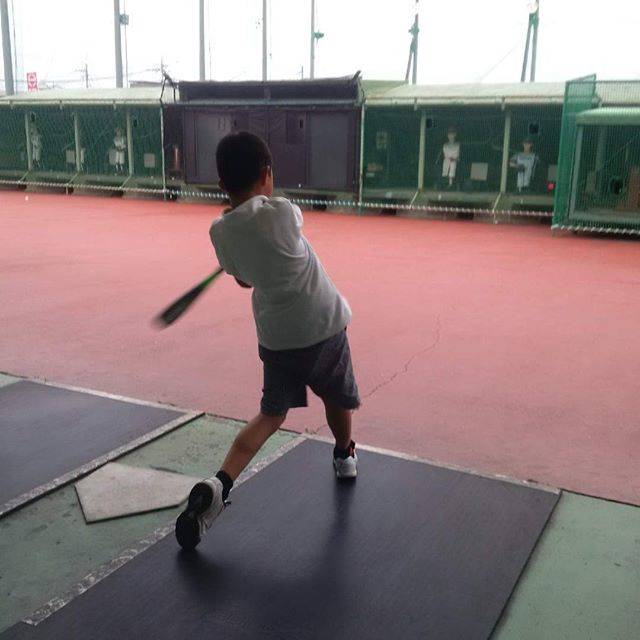 yoheiwano on Instagram: “#バッティングセンター こないだの試合でホームラン打ってからバッティングが楽しくなってきたらしい? いいぞ、いいぞ!!!　次も頼むよ?? #バッセン　#小4　#9才　#9yo　#左打ち　#学童軟式野球　#ジュニア　#自主練　 #左で打てるバッターボックス少ない…” (46018)
