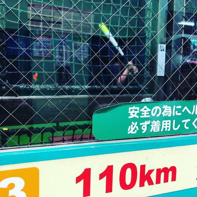 iw⛑ on Instagram: “110キロを打ち込む‼️俺じゃない❗️ソフトじゃこんな早いの来ないよ笑笑#110キロ#ソフトボール#練習#バッティングセンター” (46021)