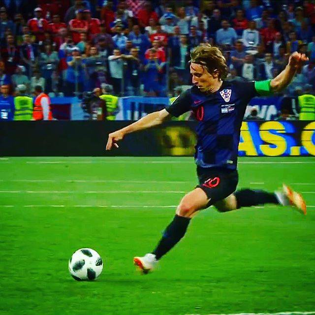 Ryu on Instagram: “Luca Modric #10 ?? クロアチアのcaptain  ルカ・モドリッチ 今朝のアルゼンチン戦でのスーパーゴール⚽️ 思わず声が出た瞬間でした✨ カッコ良すぎてシビれる〜? #打つ瞬間 #worldcup2018 #W杯 #ワールドカップ #croatia…” (46767)