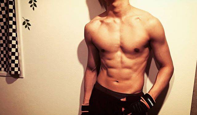 koyomiさんはInstagramを利用しています:「動画編集終わったのでトレーニング???最近、胸が重い(笑)#workout #training #vocalist #ボーカリスト #筋トレ #胸筋 #大胸筋 #腹筋 #腹直筋 #腹斜筋 #三角筋 #上腕二頭筋#上腕三頭筋 #筋肉 #むきみん」 (48403)