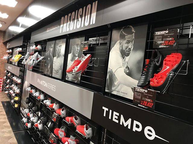 サッカーショップ Futaba SOCCER WORLD on Instagram: “#NIKE #ナイキ #サッカースパイク #raisedonconcrete PACK！ 新しい #ナイキウォール へ変更完了！  世界に類を見ない圧倒的なウォール！  8月3日発売予定！ #フタバスポーツ #サッカーワールド ！ ▼プロフィールのリンクから手に入ります▼…” (53483)