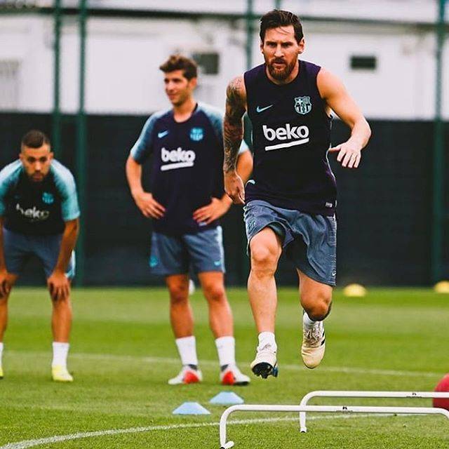 FC Barcelona on Instagram: “Training today ? #messi #suarez #neymar #msn #coutinho #puyol #xavi #iniesta #rakitic #terstegen #sergiroberto #jordialba #umtiti #pique…” (53729)