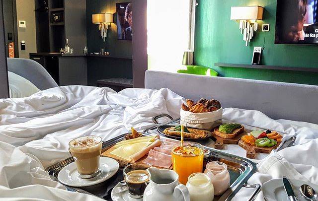 Cristiano Ronaldo on Instagram: “The feeling of waking up like this @pestanacr7” (55163)