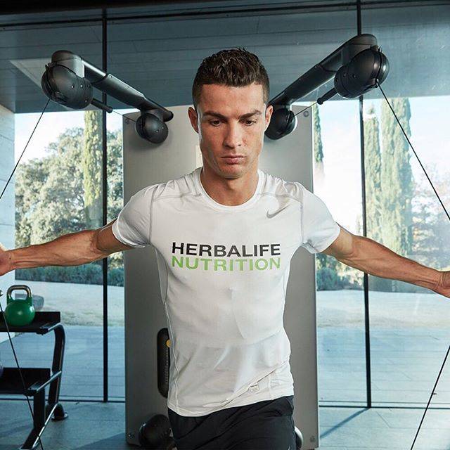 Cristiano Ronaldo on Instagram: “Work smart by maximizing your time in the gym ??. Stay focused on your goals, and you’ll be prepared for any challenge that comes your way.…” (55170)