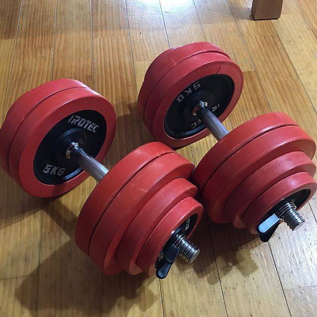 Ta6 on Instagram: “ダンベルを31.5kgに重量アップ。スタートポジションに持っていくのが大変だけど、上がればそんなに重くは感じない。  30kg×2の60kgダンベルセット買った時には、30kgは重すぎて一生不可能かと思ったけど、約1年で上がるようになりました。 #ダンベルプレス #ダンベル…” (56510)