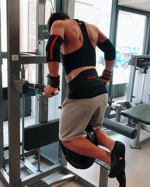 京角省吾@パーソナルトレーナー on Instagram: “弱点の胸をなんとかしなければ！！..#chestday #chestworkout #大胸筋 #胸 #トレーニング #dips #ディップス” (56521)