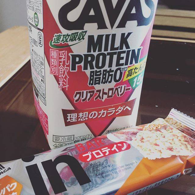 藤﨑涼/Ryo-Fujisaki on Instagram: “まさかの昼ごはん撮りそこねたー で、今日の間食はこれ！ プロテインと プロテインバーヘルシーチキン どんな味か楽しみ笑笑 #今日のランチ #撮りそこね #更新出来ず #間食は #プロテイン #プロテインバー #ヘルシーチキン #味はどんなんやろ？ #結果 #美味しくなかった泣…” (58951)