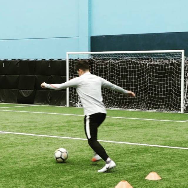 Daniel Cappellaro on Instagram: “Coutinho! @phil.coutinho-Phantom things at the amazing @elitefootballtf ? What a place to train!-#coutinho #nikephantom #craque” (59379)