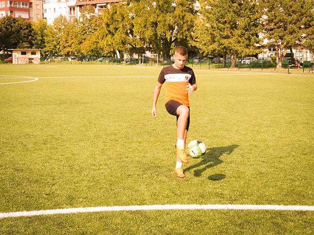 FK GDM Novi Sad on Instagram: “Nebojša Antonić, momak koji na svaki trening dolazi iz Šajkaša ! Nema izgovora samo volja, trud i rad ! ?⚽” (59906)