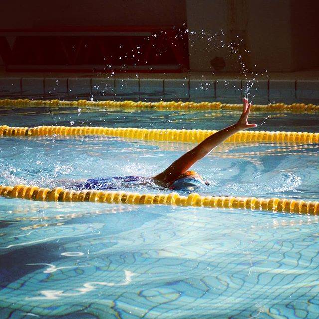 fmk on Instagram: “?弧をえがく??スイマー?  素敵なfreestyleでした❤❤❤ #子ども　 #こども #水泳 #スイマー #プール #クロール #kids #kidstyle #ig_kidsphoto #freestyle  #pool #splash #water #swimming…” (60285)