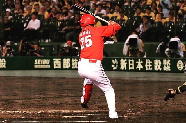 okd on Instagram: “. ファンの心に永遠に残る選手でした。 本当にお疲れ様でした。 そして、ありがとうございました。 また、いつか、赤い心見せ広島を燃やしてください。 . 2018.11.03 . #新井 #新井貴浩 #25 #打者 #バッター #引退 #広島 #広島カープ #カープ #carp…” (63925)