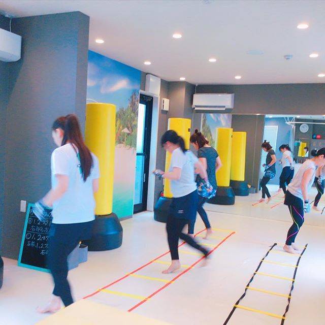 ideal space on Instagram: “シャドーの前はラダートレーニングで代謝を上げ、しっかりウォーミングアップしてから kick boxing start❗️ ✴︎ #idealspace #tsukuba #meetoco #kickboxing #bodymake…” (64204)