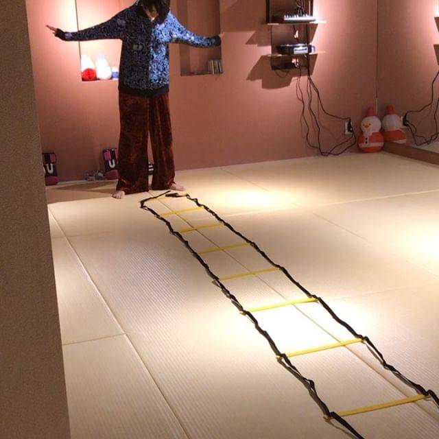 nodoka SHAPE  boxing on Instagram: “こんばんはo(^▽^)o 今日はyukaちゃんにラダーやってみせて！とお願いしたら↑ こんな感じ♡ 長い脚がよくもまぁ絡まずにこんなに早く出来るのね と感心しちゃう? ラダーはキッズレッスンで使っていますが、大人がやっても運動になるし、とにかく楽しい（≧∇≦）…” (64208)