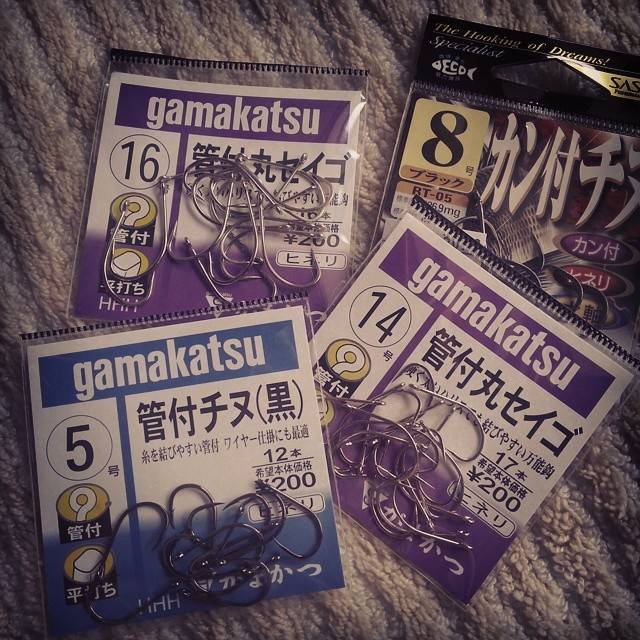@chu_tarou on Instagram: “フライフックより強力だ!!安いしね♪ただ…量販店になかなか置いていないのです。#管付き #丸せいご #チヌ針 #フライフック” (64683)