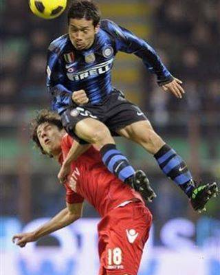 Ryoma on Instagram: “背が低くてもなんとかなることを 教えてくれた人 「長友佑都」  背が低いことはこれで言い訳できない。 「タイミング」「コツ」を 知っていれば競り合いは 勝てます！ そのコツやタイミングをまとめた PDFファイル限定公開中 ⏬PDF受け取り⏬ https://r-a-…” (65847)