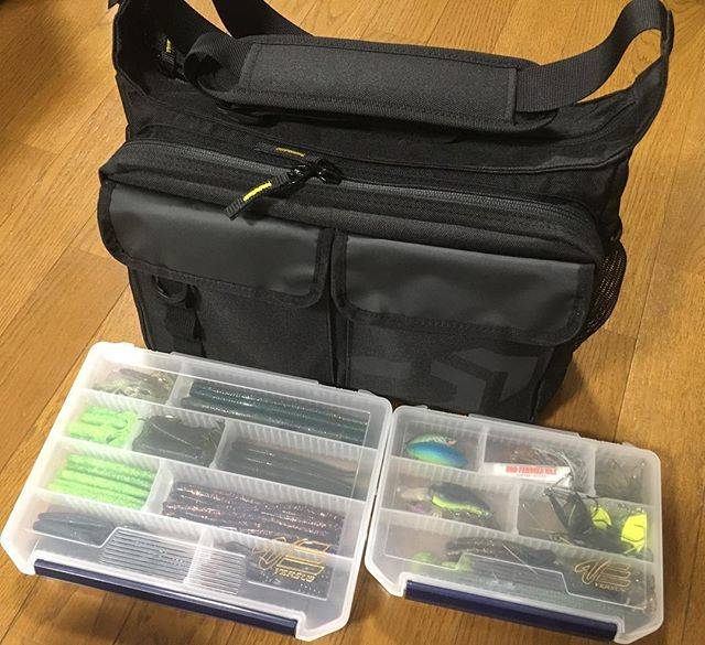 @tomoyama6s on Instagram: “#釣り #バス釣り #釣りバッグ #fishing #bassfishing #陸っぱり #ダイワ #daiwa  ちゃんとした釣り用のカバンがなかったので、新しい釣り用バッグ買いました！ Amazonで3700円くらいでコスパ的にも最高で気に入りました！…” (66925)