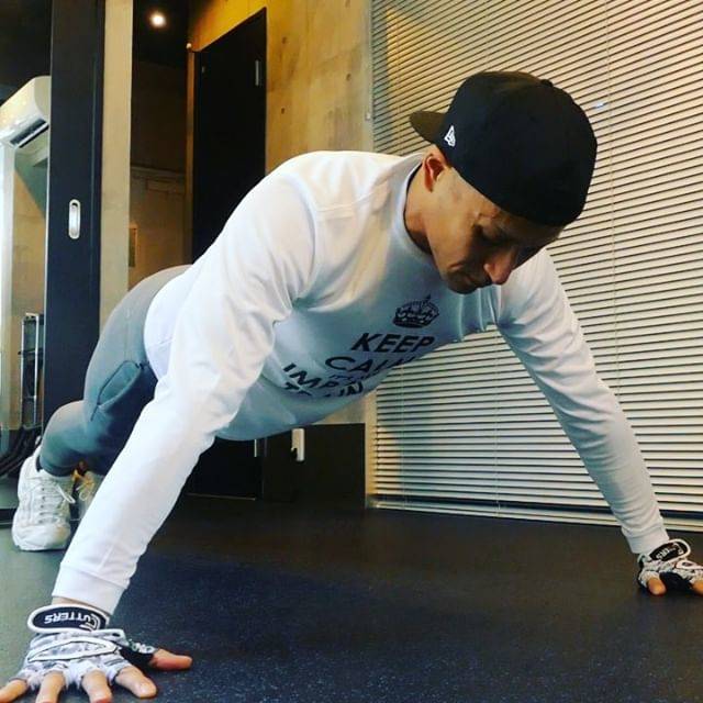 ボディメイク ジム IMPACT PERFORMANCE on Instagram: “【プッシュアップ（ワイド）】 肩幅より拳1〜2個分ほど開いたところに手を置きプッシュアップをする事でより胸を意識して鍛える事が出来ます?バストアップ、ラインの見える胸を作るには欠かせません?️‍♀️✨ #impactperformance  #パーソナルトレーニング…” (68132)