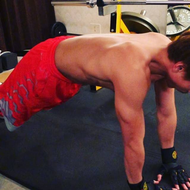 the Muscle Gainer on Instagram: “#ナロープッシュアップ #三頭筋  @good_shape_insta  #workout #muscle #hardwork #training #freeweight #nike #goldsgym #筋トレ #筋肉 #トレーニング #筋トレ男子 #筋トレ女子…” (68133)