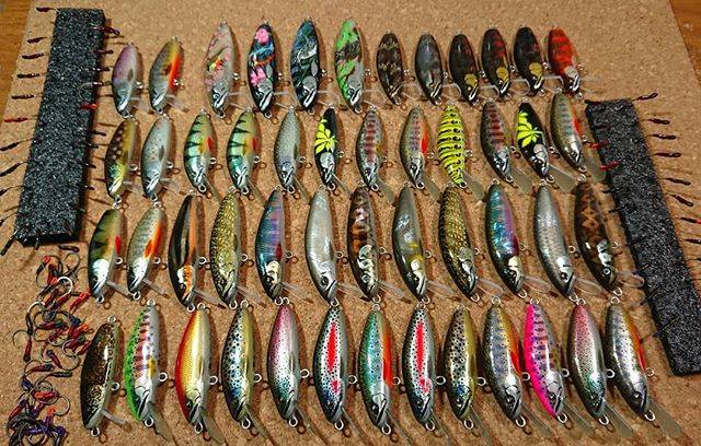 ΙΧΘΥΣ (イクシュス) handmade lures on Instagram: “ボディはやっと全部完成。 個数分のリップ取り付けとフック巻きで丸２日も掛かってしまった? それも１日16時間位作業して…( ; ﾟДﾟ)? さて…ここからフック取り付けてスイムチェックだけで丸１日……(´・ω・`) 梱包準備～発送に丸２日位かな❓?…” (68839)