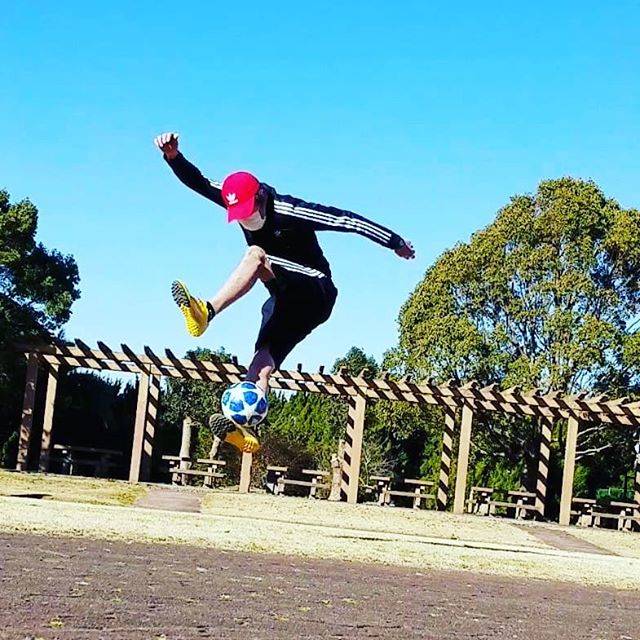 しょーご? on Instagram: “この前撮ったフライングクリッパー！ プロフィールで使おう！  #freestylefootball #フリースタイルフットボール #サッカー #フットサル #リフティング #soccer #neymar #neymarjr #ネイマール #サッカー好きな人と繋がりたい…” (69549)