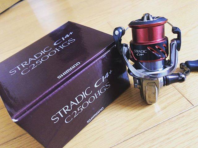 北の若きアングラー on Instagram: “..2019年最初のお買い物♪..ずっと欲しかったストラディックハンドル回してその軽さにビックリ.さすがシマノ！！.やっぱ俺はシマノが好き.#2019#最初の#お買い物#リール#スピニングリール#ストラディックci4#シマノ#さすがシマノ” (70083)