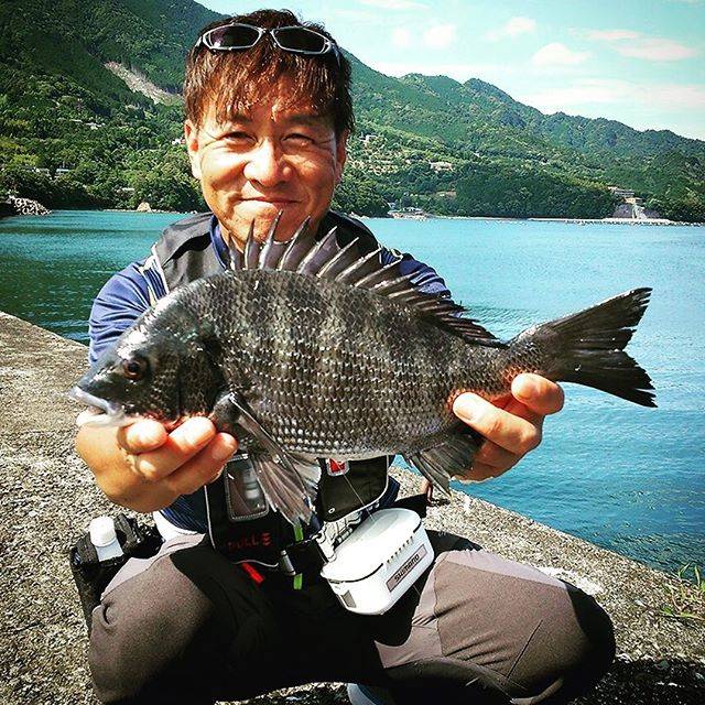 ShimanoFishing Japan on Instagram: “#釣り百景  今晩の釣り百景では、チヌに捧げる釣り人生と題して山本太郎さんが三重県南部で落とし込み＆カセ釣り！ 身近な好敵手クロダイ、西日本ではチヌという呼び名で親しまれており、山本さんはチヌ太郎の異名を持つほど、その釣りに魅了されたひとり。そんな山本さんの釣り人生に迫ります！…” (71341)